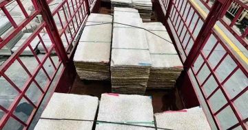 宁德 黄金麻花岗岩荔枝面，光面毛板装车完成