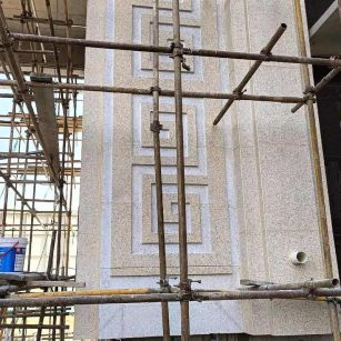 宁德 黄金麻花岗岩别墅外墙干挂回纹造型效果