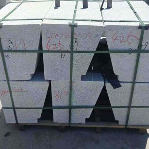 宁德 芝麻白异形坐凳，石凳