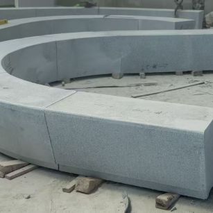 宁德 芝麻白花岗岩光面弧形坐凳