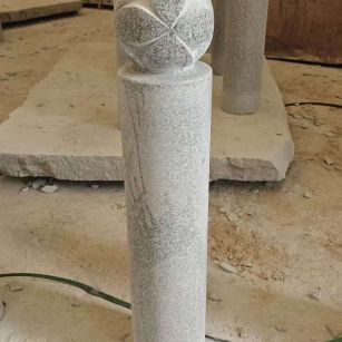 宁德 芝麻白花岗岩石材挡车石柱、停车柱、圆柱挡车柱、方柱挡车柱等