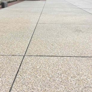 宁德 黄金麻花岗岩石板材荔枝面地面铺装效果