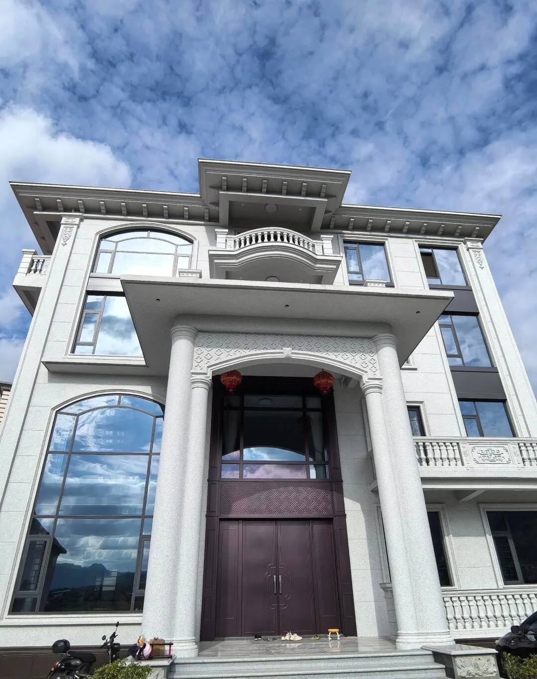 宁德白麻别墅外墙干挂石材效果示例