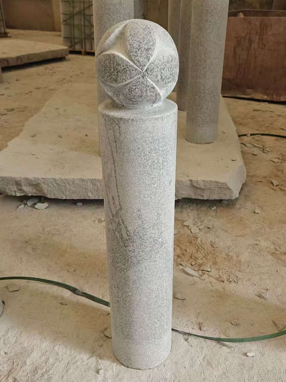 宁德 芝麻白花岗岩石材挡车石柱、停车柱、圆柱挡车柱、方柱挡车柱等