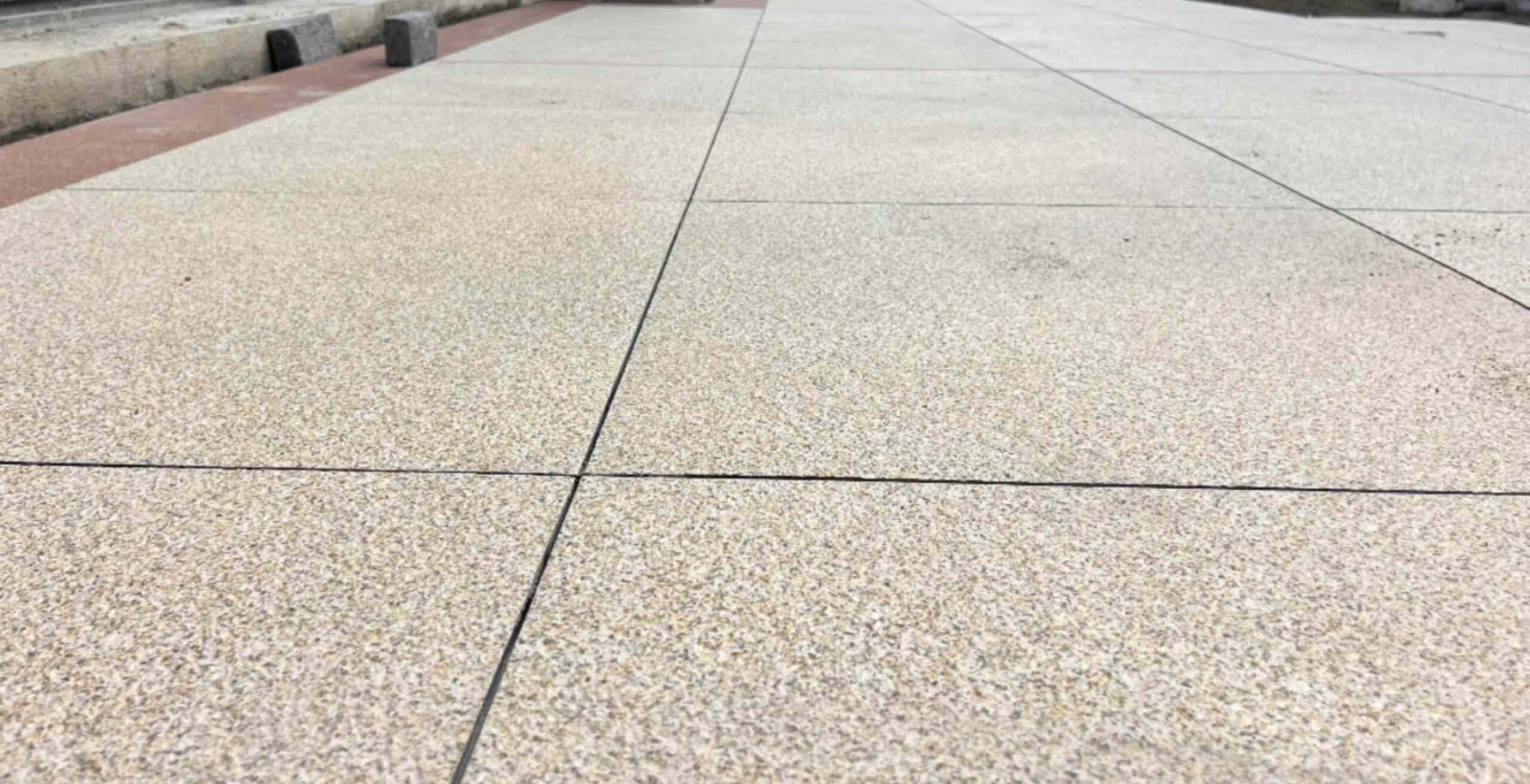 宁德 黄金麻花岗岩石板材荔枝面地面铺装效果