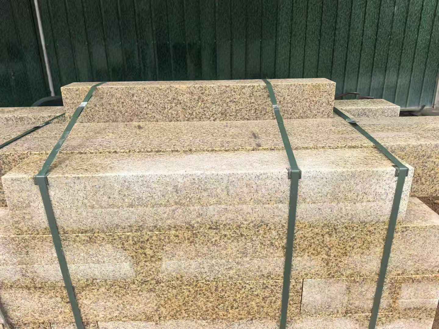 宁德 黄金麻花岗岩石材机切面栏杆料半成品