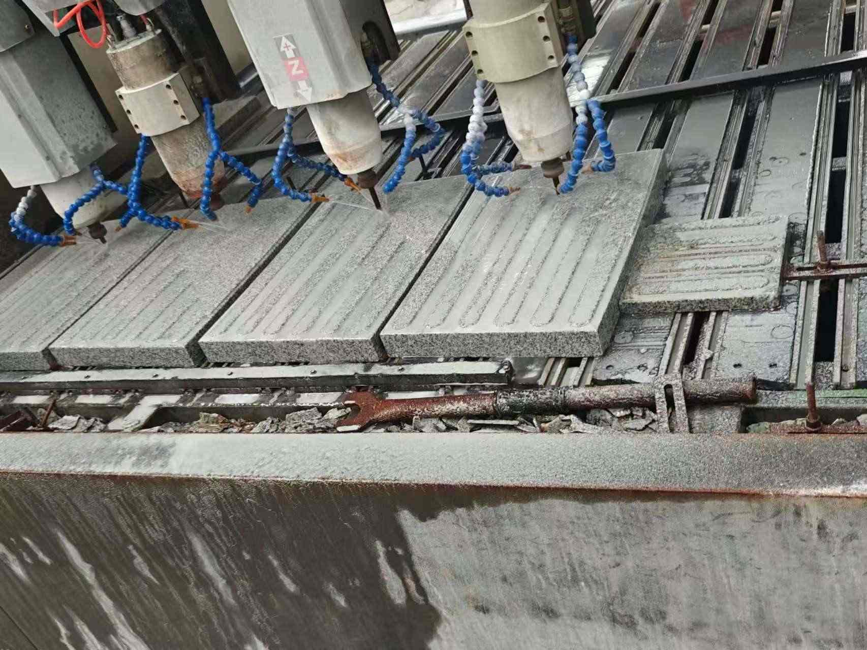 宁德 芝麻白花岗岩荔枝面盲道雕刻