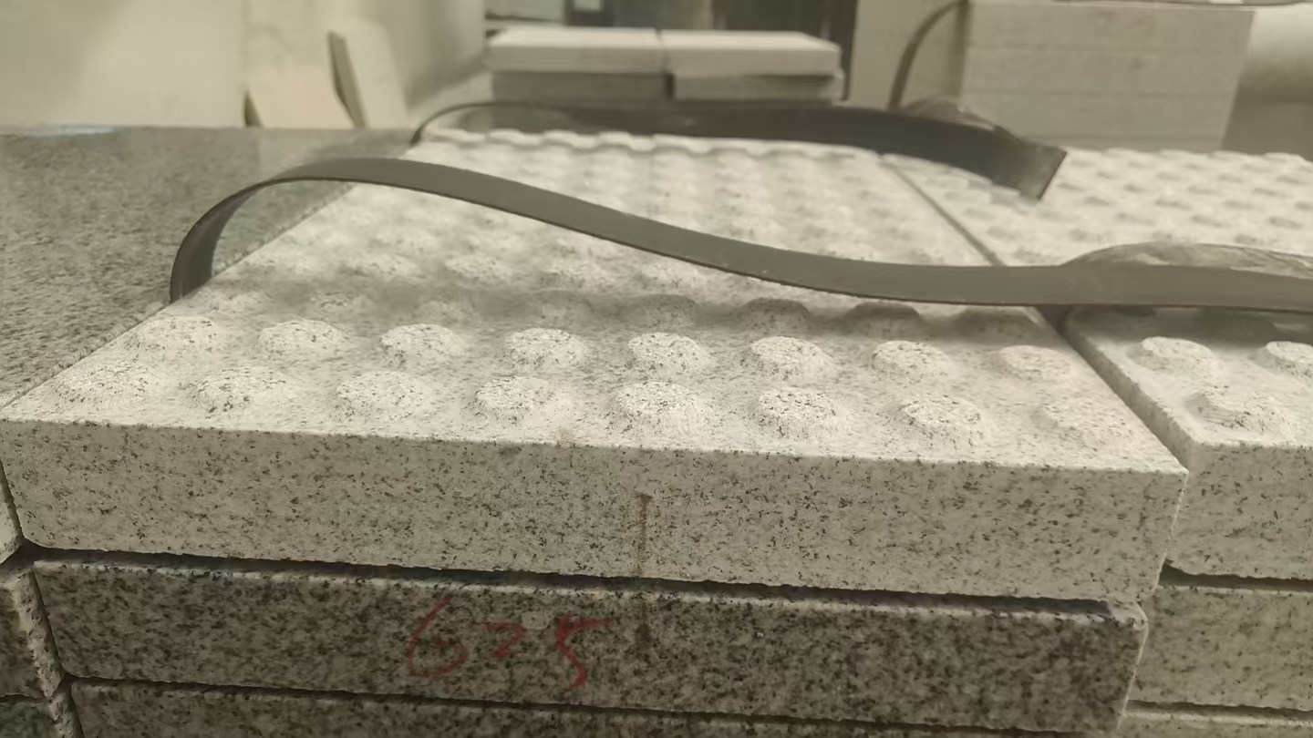 宁德 芝麻白花岗岩6.0公分荔枝面五轴加工雕刻盲点