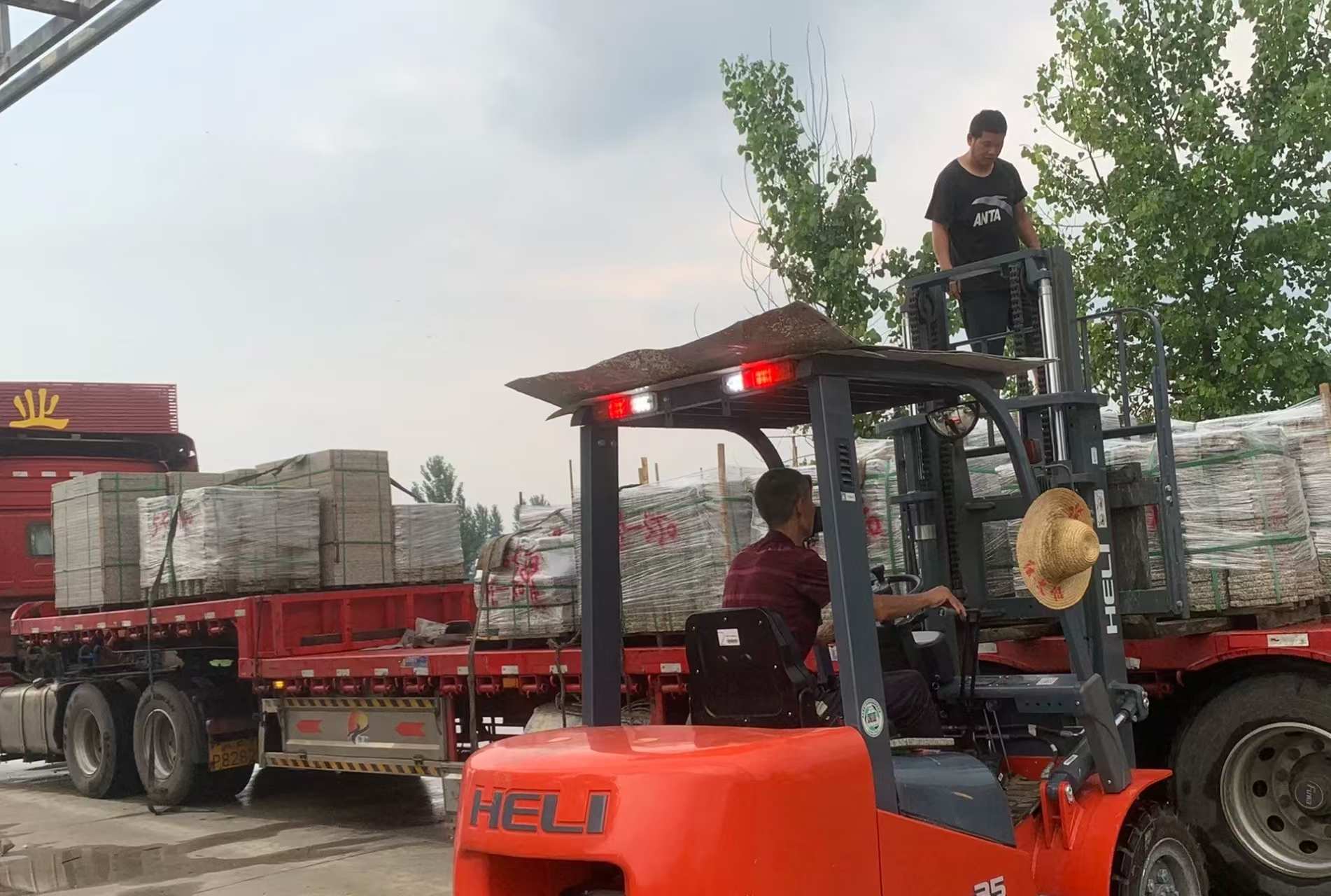 宁德 黄金麻冰裂纹，地铺石装车