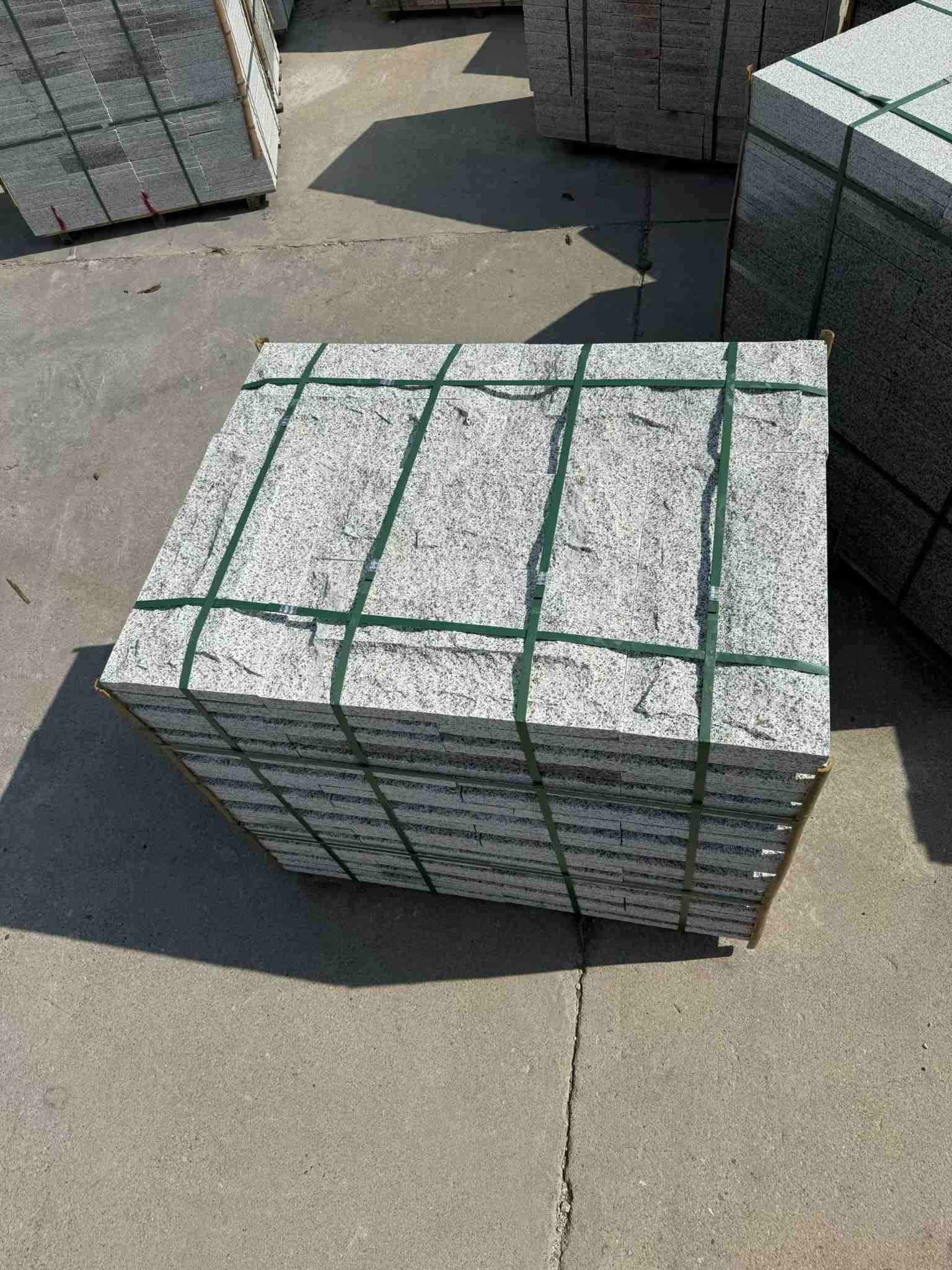 宁德 白麻花岗岩石材自然面蘑菇石成品