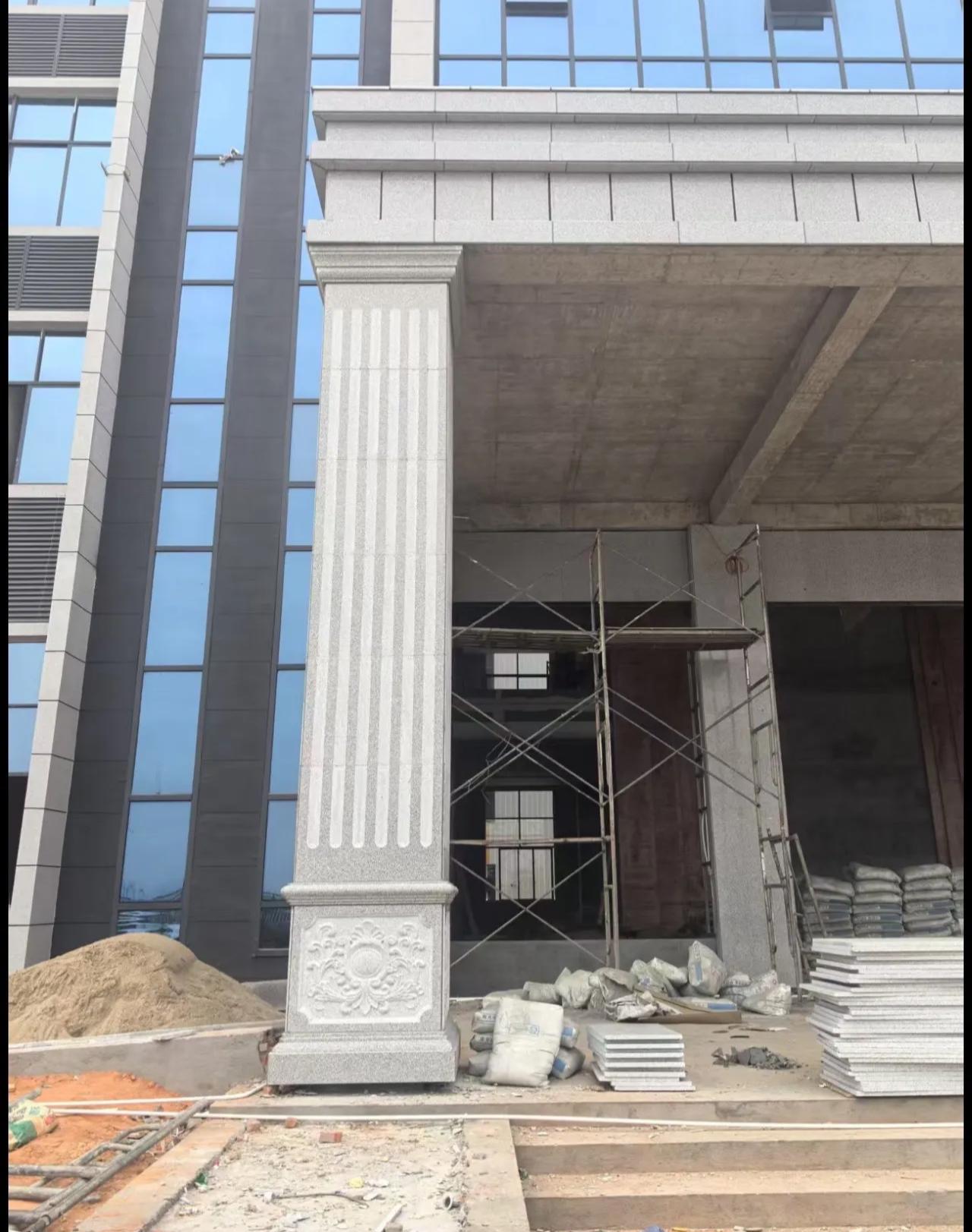 宁德 芝麻白光面花岗岩门楼大柱（罗马柱）配雕花底座