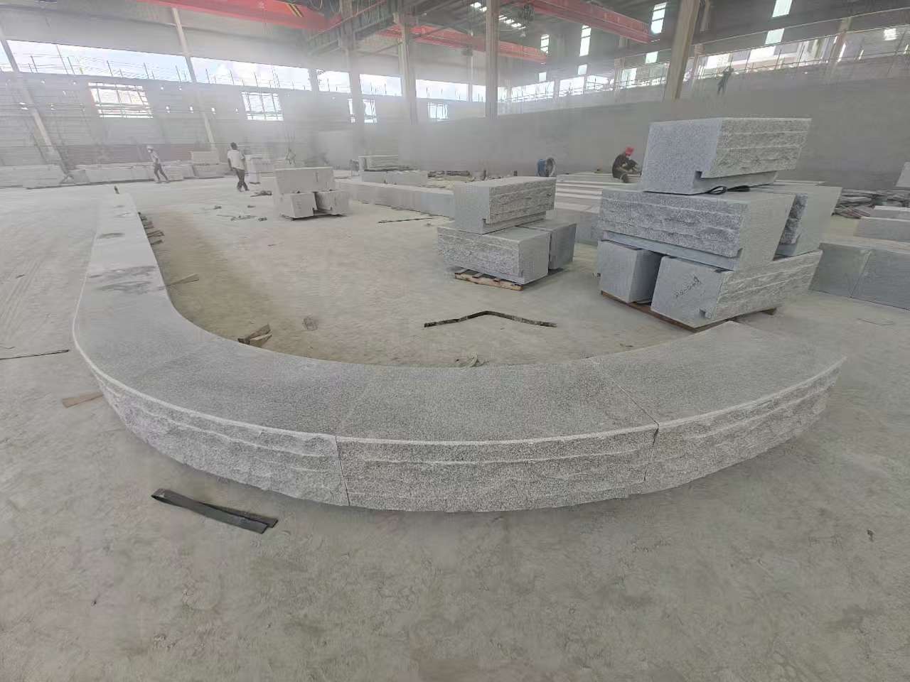 宁德 芝麻白异形坐凳，自然面光面弧形加工