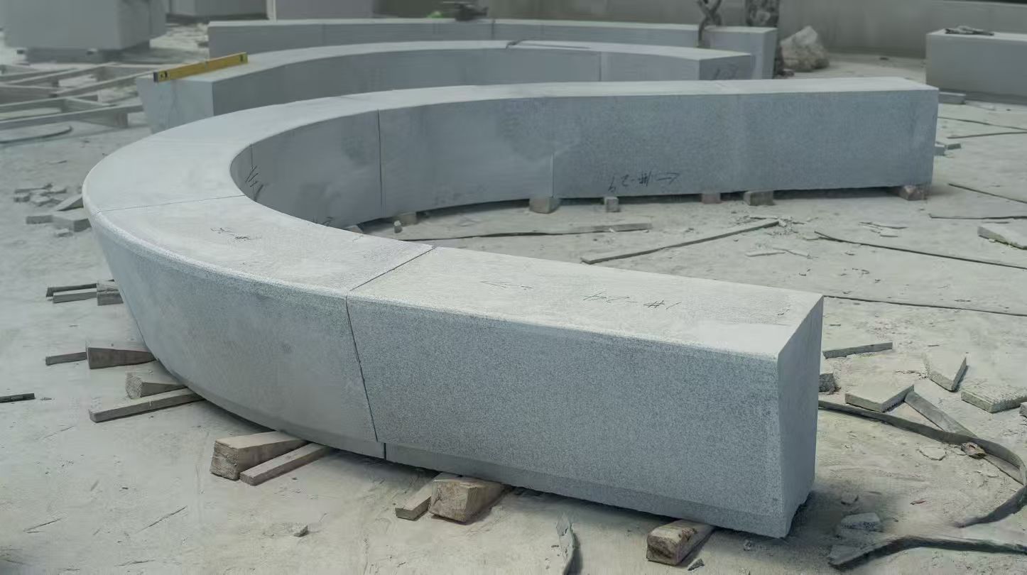 宁德 芝麻白花岗岩光面弧形坐凳