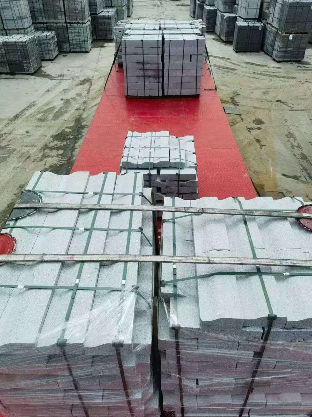 宁德 芝麻白仿形加直形路沿石出货日常