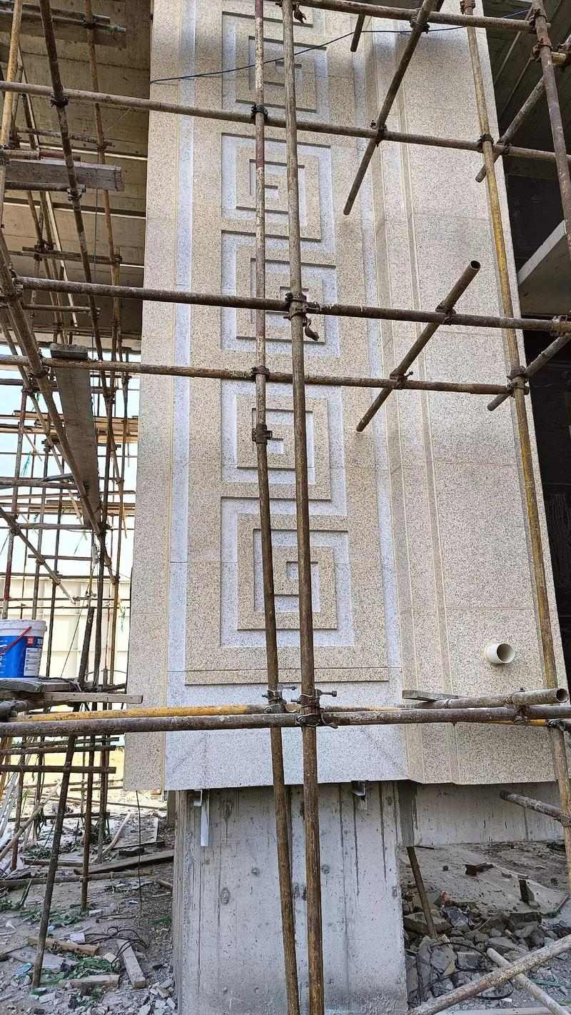 宁德 黄金麻花岗岩别墅外墙干挂回纹造型效果