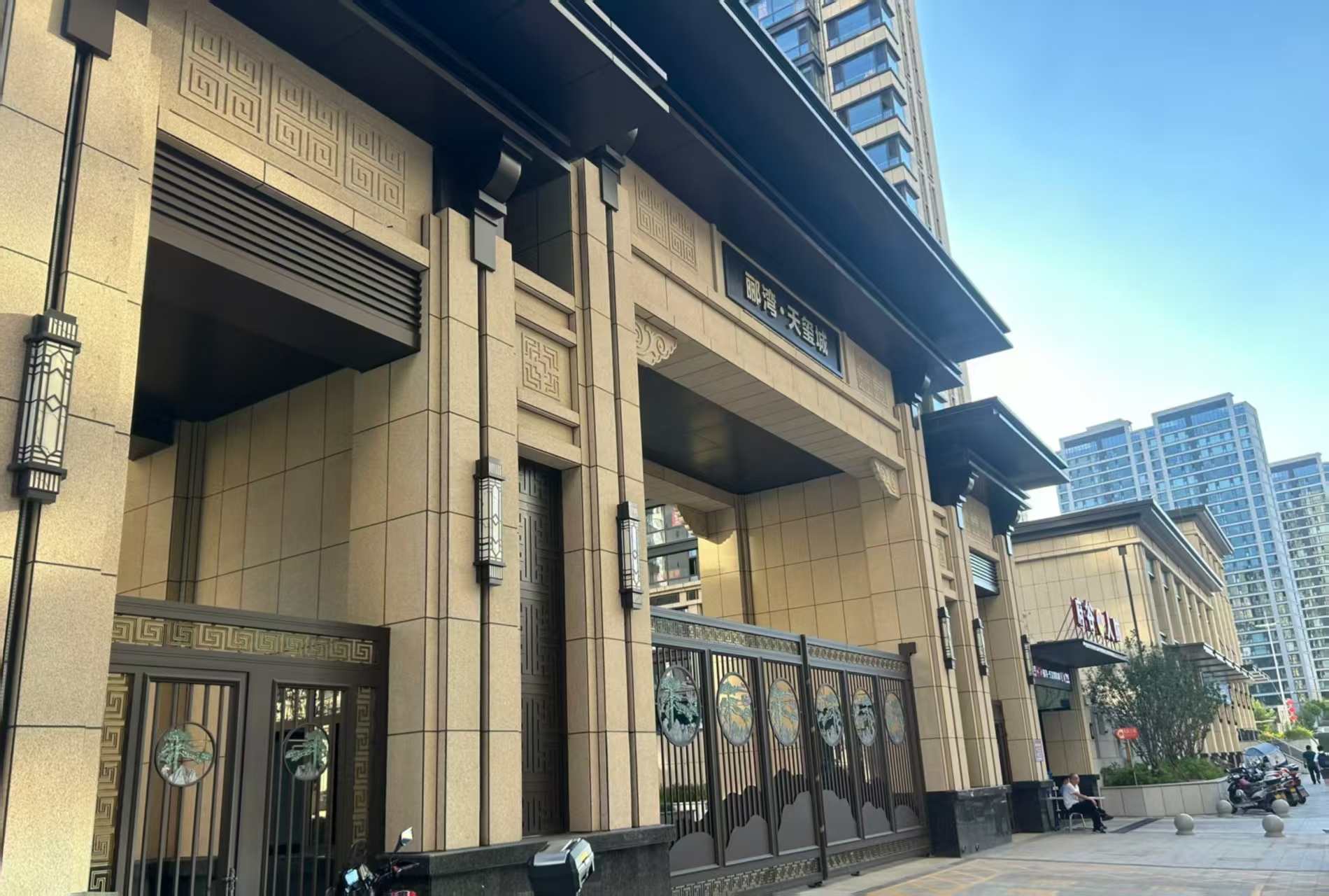 宁德 黄金麻花岗岩荔枝面小区门楼外墙干挂