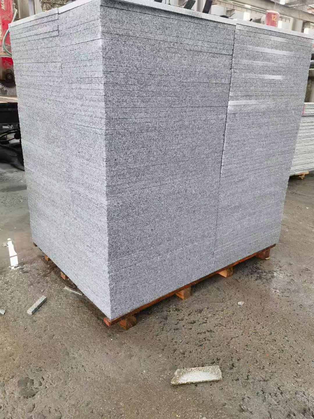 宁德 芝麻白火烧面1.8厚300*600地铺石，尺寸标准，厚薄均匀