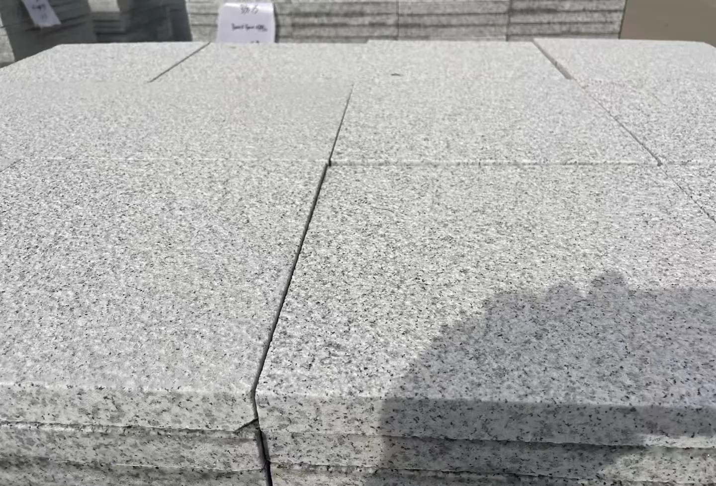 宁德 白麻花岗岩石材推荐 荔枝面地铺石