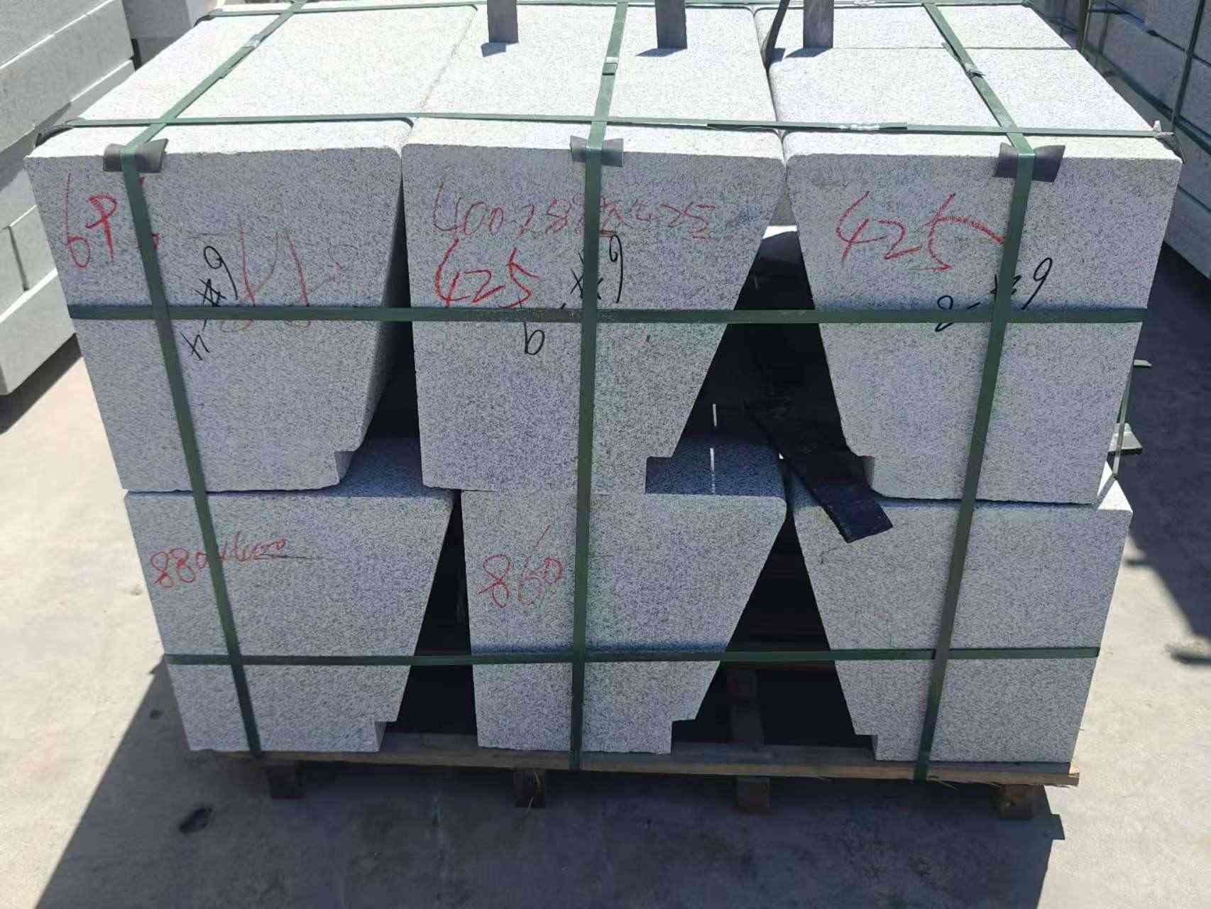 宁德 芝麻白异形坐凳，石凳