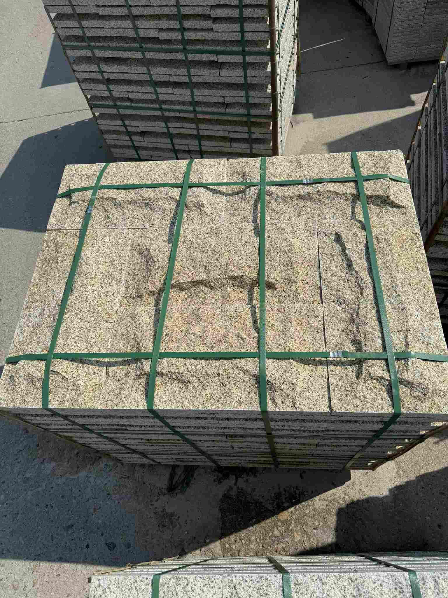 宁德 黄金麻花岗岩石材自然面蘑菇石成品