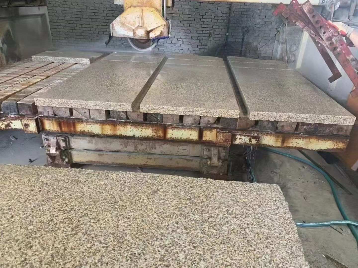 宁德 黄金麻荔枝面成品板加工