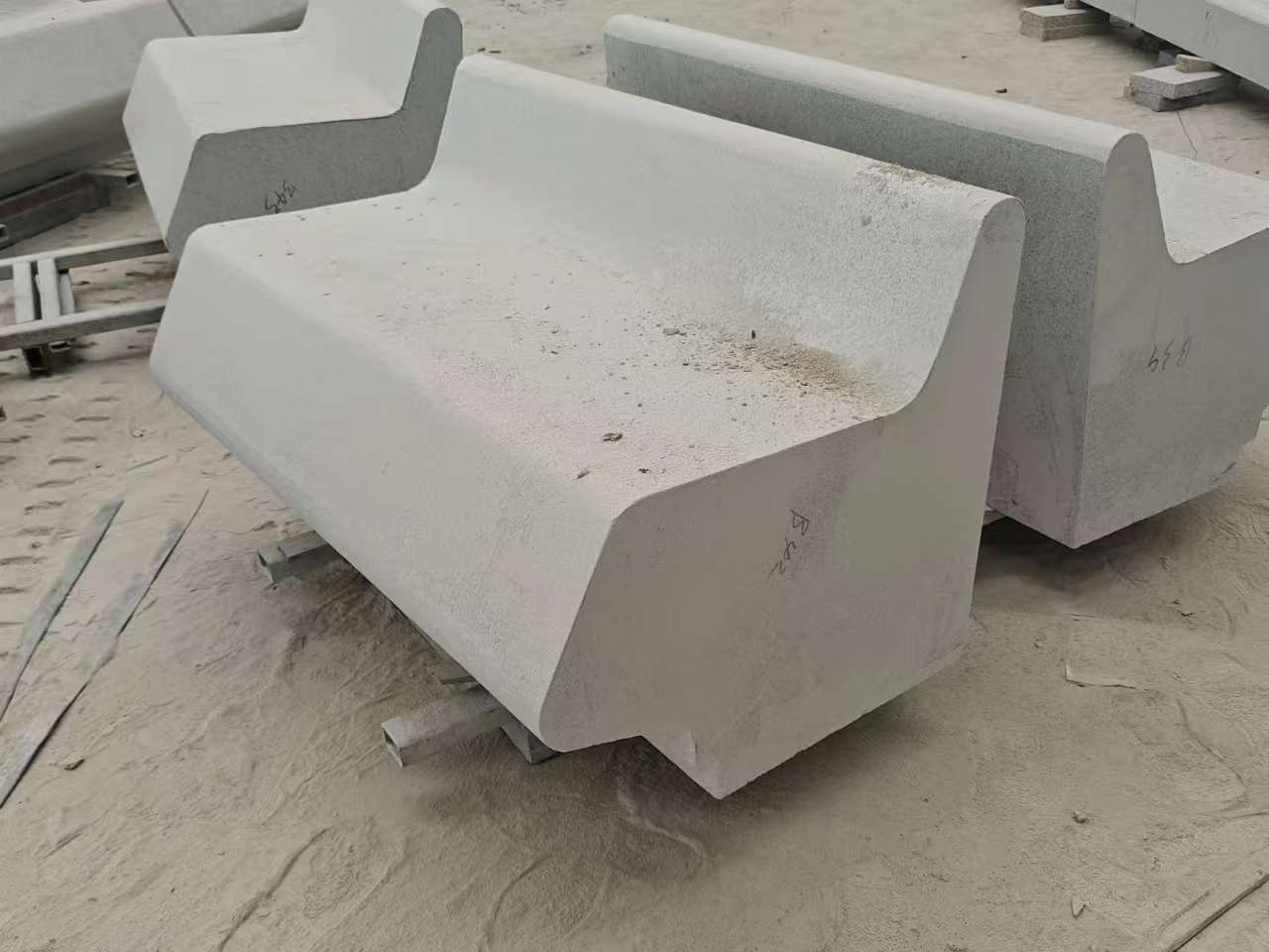 宁德 芝麻白花岗岩异形坐凳，石凳