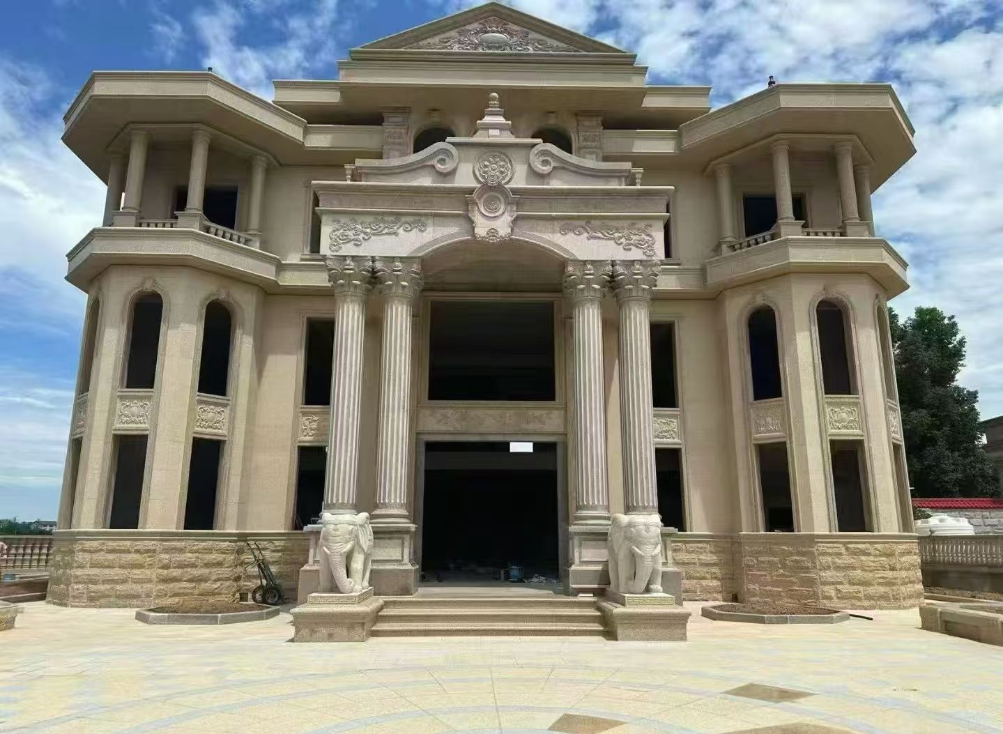 宁德 黄金麻别墅外墙干挂，大柱，大象，蘑菇石，雕花板