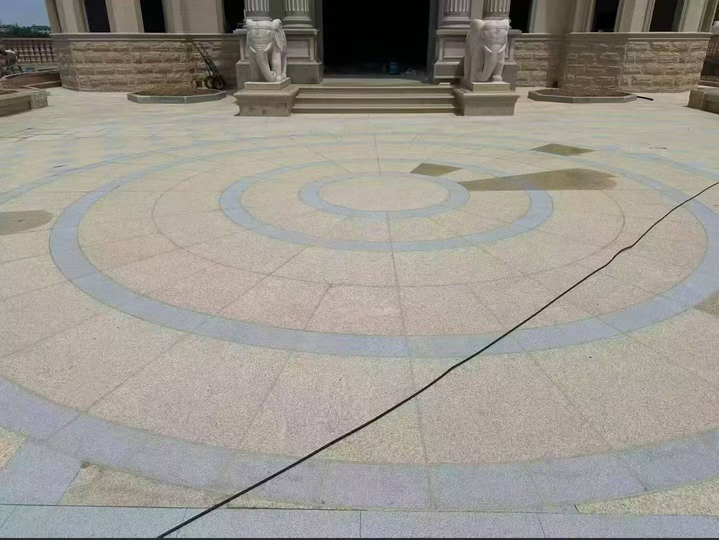 宁德 黄金麻芝麻灰花岗岩石材地铺拼接效果